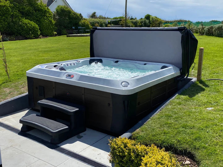 Alberta GL 6-Person 55-Jet Hot Tub (kh-10117) Great Lakes Hot Tubs