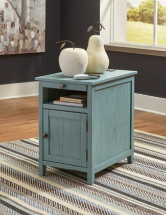 Treytown Chairside End Table (T300-717) Ashley Furniture