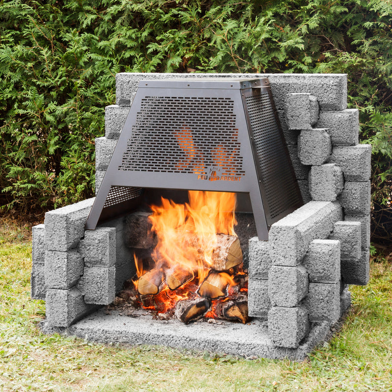 Picnic With Back Fireplace- Les Foyers Feu Ardent