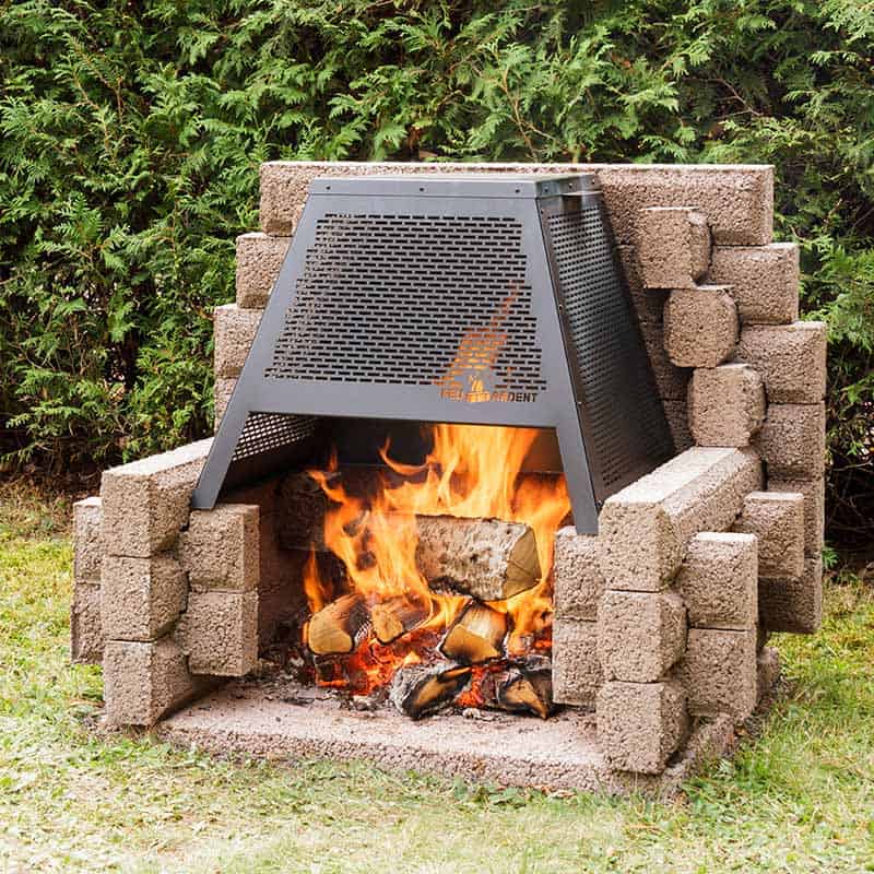 Picnic With Back Fireplace- Les Foyers Feu Ardent